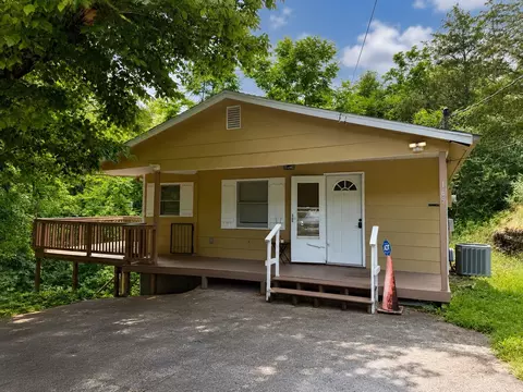 169 Presbyterian St, Hollister, MO 65672