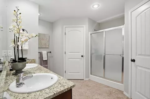 Bath - 4471 W Brownstone Trce, Springfield, MO 65807 photo 2 of 2