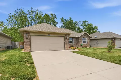 Exterior - 4471 W Brownstone Trce, Springfield, MO 65807 photo 2 of 7