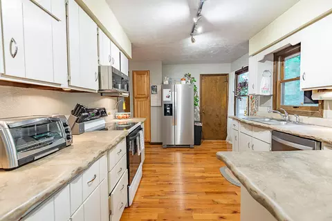 Kitchen - 3757 Ebony Pl, Springfield, MO 65809 photo 2 of 4