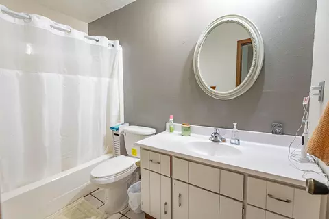 Bath - 3757 Ebony Pl, Springfield, MO 65809 photo 1 of 2