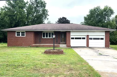 203 E College St, Ash Grove, MO 65604