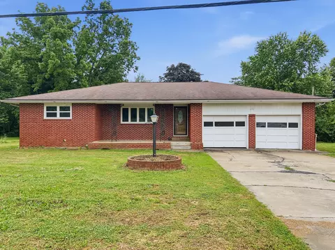 203 E College St, Ash Grove, MO 65604