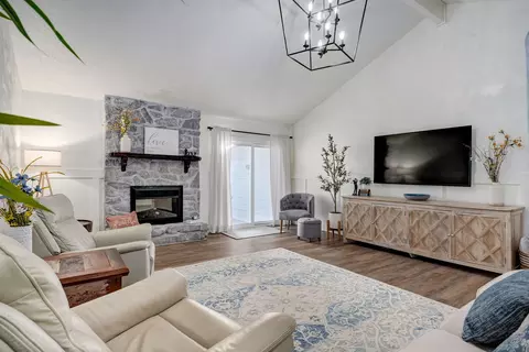 Living - 4094 S Eaton Ave, Springfield, MO 65807 photo 2 of 2