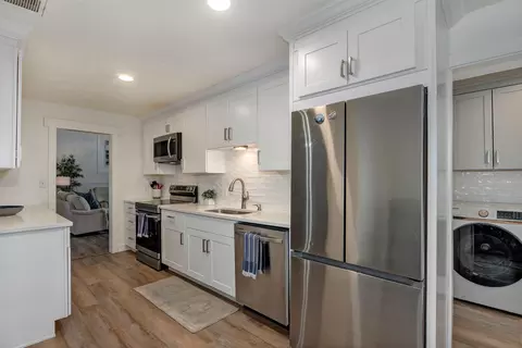 Kitchen - 4094 S Eaton Ave, Springfield, MO 65807 photo 2 of 3