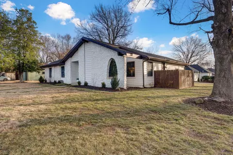 Exterior - 4094 S Eaton Ave, Springfield, MO 65807 photo 4 of 10