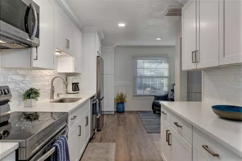 Kitchen - 4094 S Eaton Ave, Springfield, MO 65807 photo 3 of 3