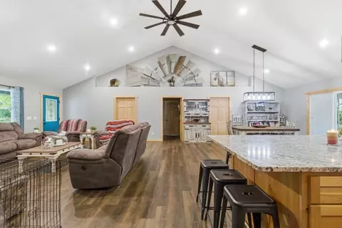 Entry Way - 300 E Maple St, Mansfield, MO 65704 photo 1 of 1