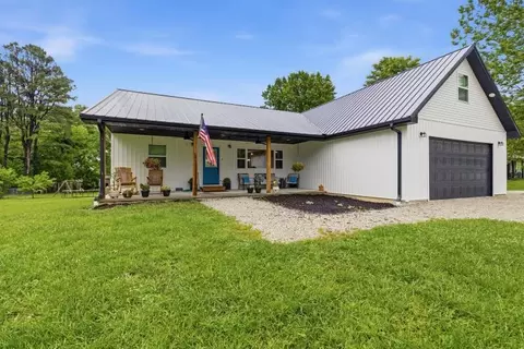 Exterior - 300 E Maple St, Mansfield, MO 65704 photo 2 of 10
