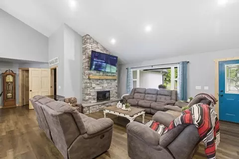 Living - 300 E Maple St, Mansfield, MO 65704 photo 1 of 1