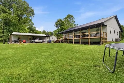 Exterior - 300 E Maple St, Mansfield, MO 65704 photo 5 of 10