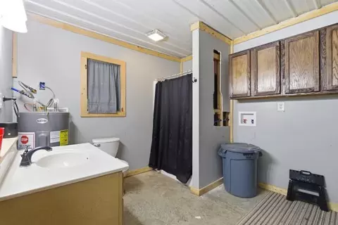 Bath - 300 E Maple St, Mansfield, MO 65704 photo 4 of 4