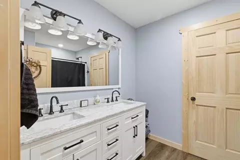 Bath - 300 E Maple St, Mansfield, MO 65704 photo 3 of 4