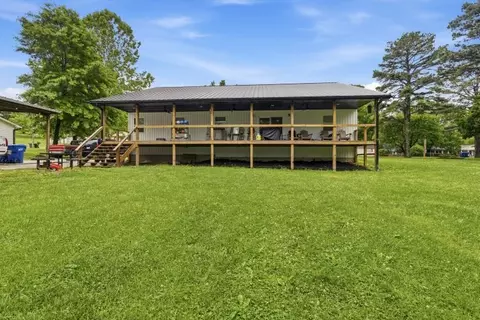 Exterior - 300 E Maple St, Mansfield, MO 65704 photo 7 of 10
