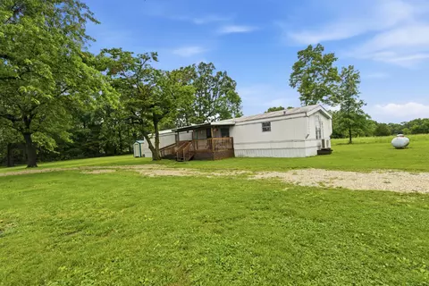 1919 Burnett Rd, Seymour, MO 65746