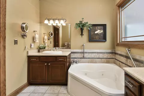 Bath - 151 Welford Ln, Branson, MO 65616 photo 3 of 10