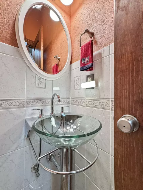 Bath - 151 Welford Ln, Branson, MO 65616 photo 1 of 10