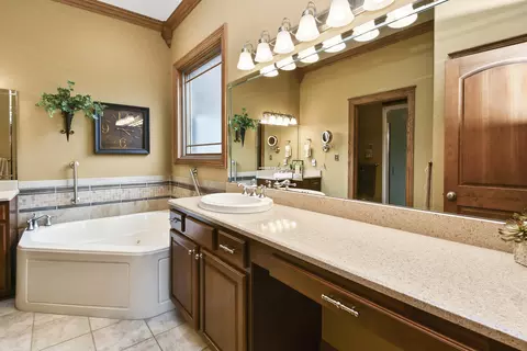 Bath - 151 Welford Ln, Branson, MO 65616 photo 2 of 10