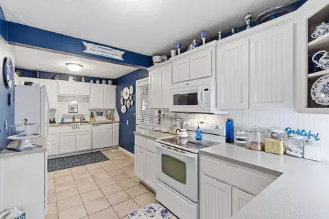 Kitchen - 643 State Highway P, Clever, MO 65631 photo 6 of 6