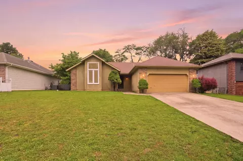 3463 S Meadowlark Ave, Springfield, MO 65807