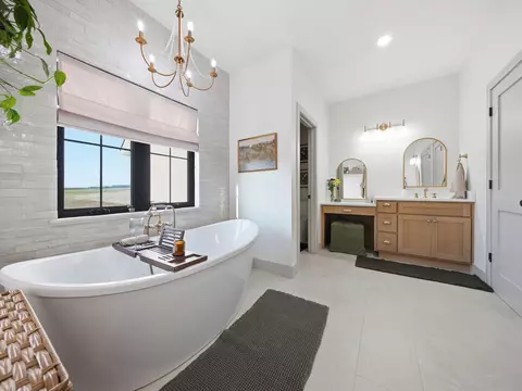 Bath - 2345 Cologna Rd, Marshfield, MO 65706 photo 2 of 7