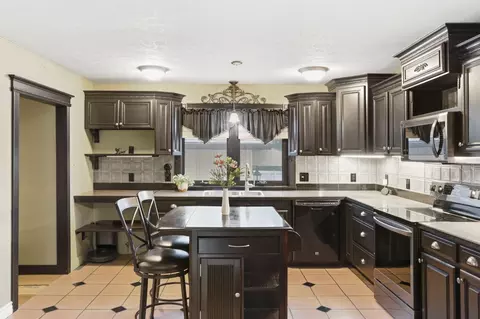 Kitchen - 3601 E Catalpa St, Springfield, MO 65809 photo 2 of 3