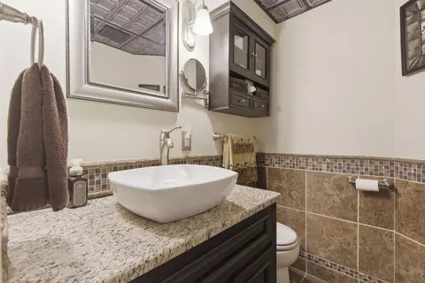 Bath - 3601 E Catalpa St, Springfield, MO 65809 photo 4 of 4