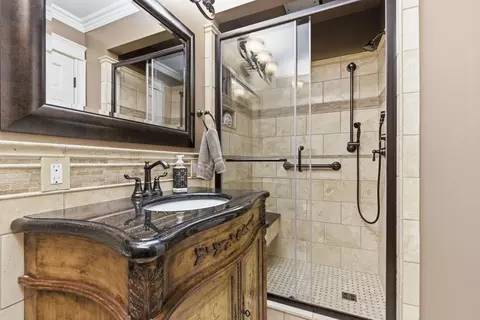 Bath - 3601 E Catalpa St, Springfield, MO 65809 photo 1 of 4