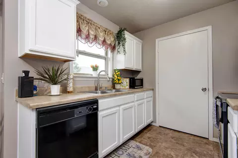 Kitchen - 5574 W David St, Springfield, MO 65802 photo 2 of 3