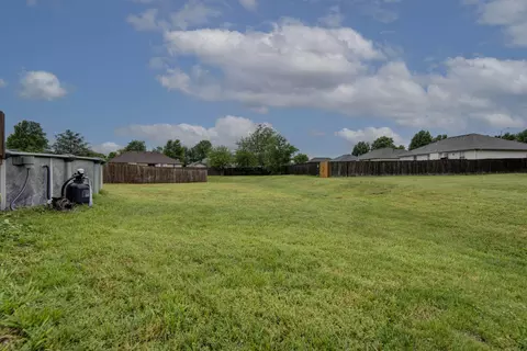 Exterior - 5574 W David St, Springfield, MO 65802 photo 6 of 7