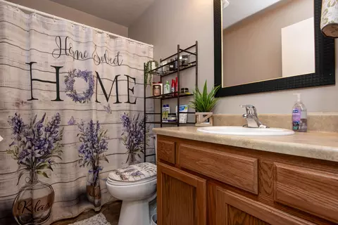 Bath - 5574 W David St, Springfield, MO 65802 photo 3 of 3