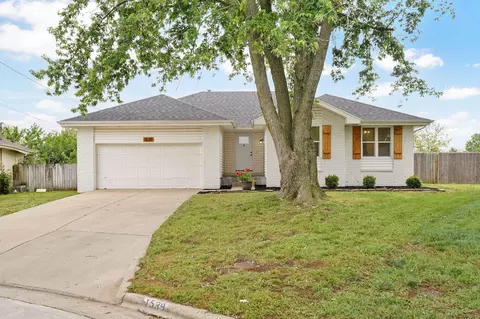 1539 W Rockwood Ct, Springfield, MO 65807