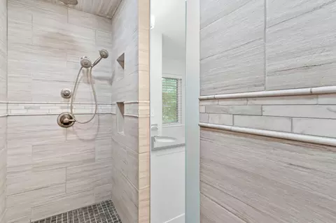 Bath - 826 E Portland St, Springfield, MO 65807 photo 5 of 5