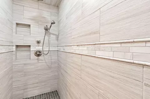 Bath - 826 E Portland St, Springfield, MO 65807 photo 4 of 5