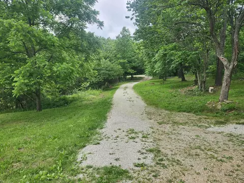2152 Hidden Valley Dr, Mountain Grove, MO 65711