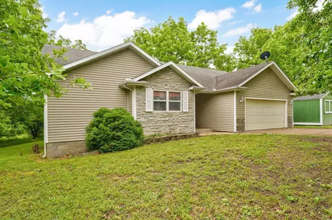 21445 Lawrence 2074, Ash Grove, MO 65604