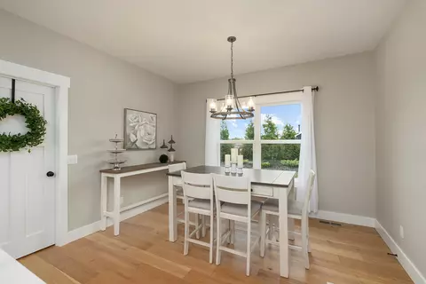 Dining - 103 Summit Point Rd, Saddlebrooke, MO 65630 photo 2 of 2