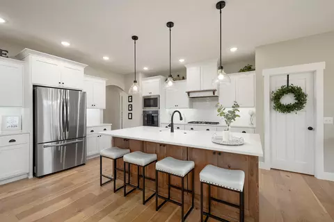 Kitchen - 103 Summit Point Rd, Saddlebrooke, MO 65630 photo 2 of 3