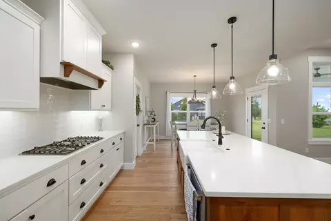 Kitchen - 103 Summit Point Rd, Saddlebrooke, MO 65630 photo 1 of 3