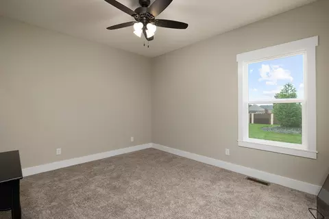 Bedroom - 103 Summit Point Rd, Saddlebrooke, MO 65630 photo 4 of 7