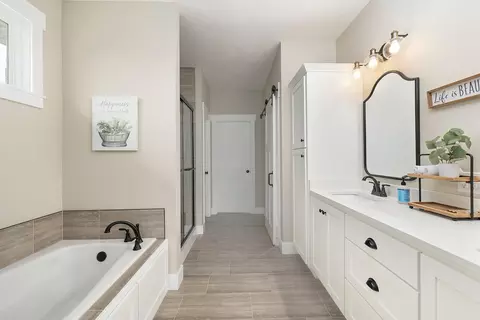 Entry Way - 103 Summit Point Rd, Saddlebrooke, MO 65630 photo 3 of 3