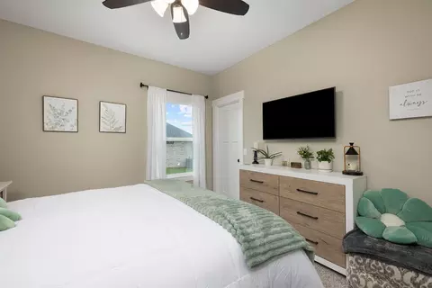 Bedroom - 103 Summit Point Rd, Saddlebrooke, MO 65630 photo 7 of 7