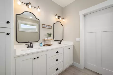 Bath - 103 Summit Point Rd, Saddlebrooke, MO 65630 photo 1 of 5