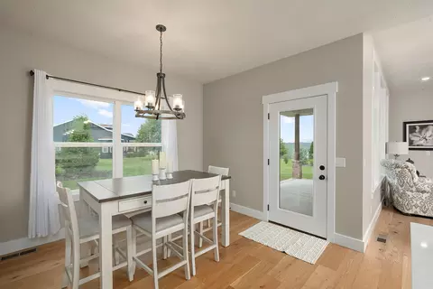 Dining - 103 Summit Point Rd, Saddlebrooke, MO 65630 photo 1 of 2