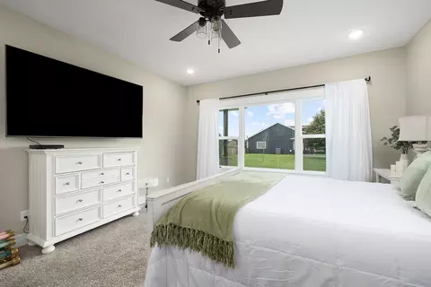 Bedroom - 103 Summit Point Rd, Saddlebrooke, MO 65630 photo 2 of 7