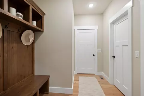Entry Way - 103 Summit Point Rd, Saddlebrooke, MO 65630 photo 2 of 3