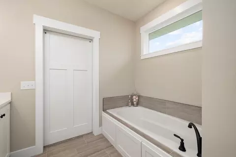 Bath - 103 Summit Point Rd, Saddlebrooke, MO 65630 photo 3 of 5