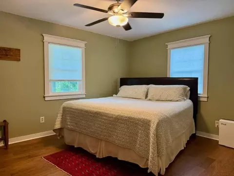 Bedroom - 904 E 9th St, Mountain Grove, MO 65711 photo 2 of 5
