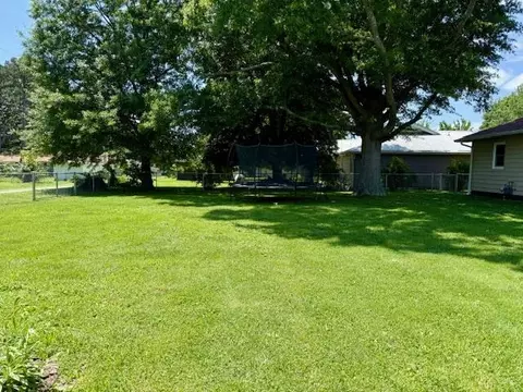 Exterior - 904 E 9th St, Mountain Grove, MO 65711 photo 10 of 11