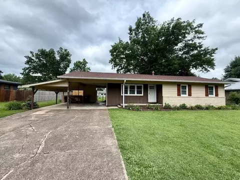 Exterior - 904 E 9th St, Mountain Grove, MO 65711 photo 2 of 11